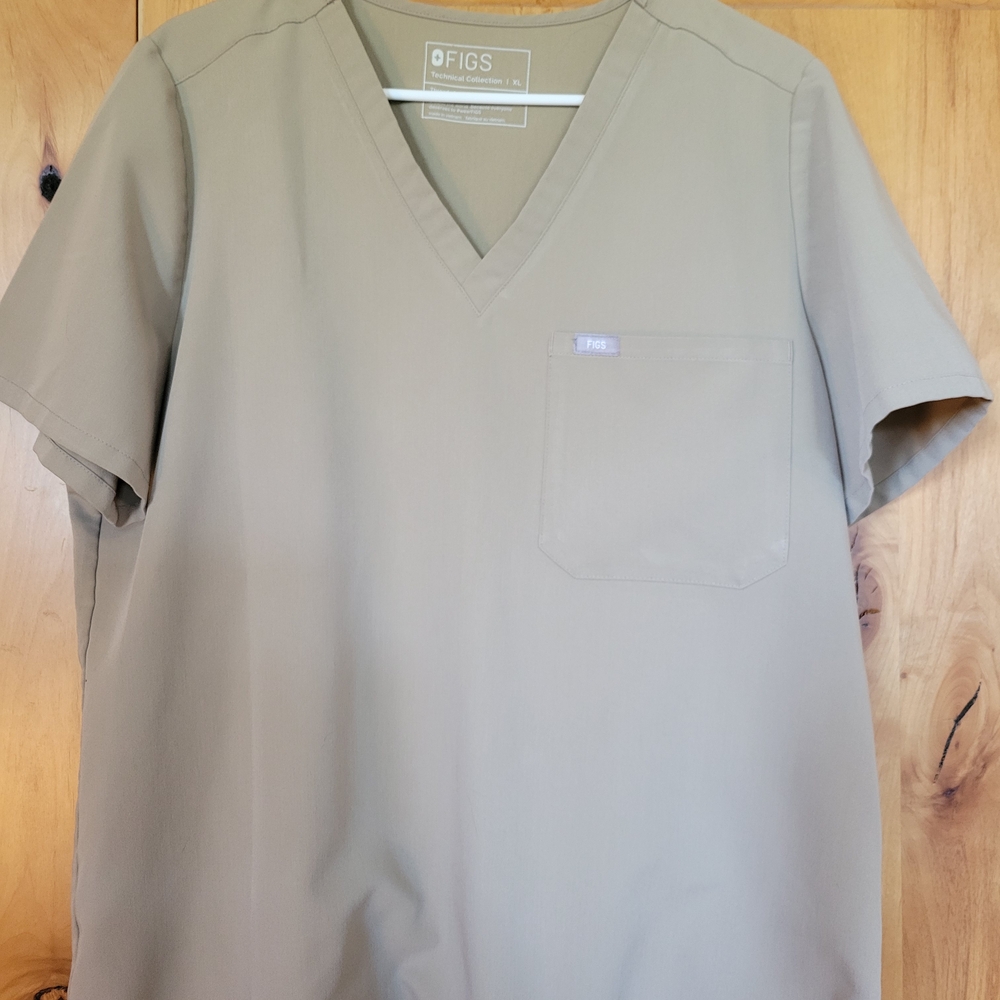 Figs Womens Catarina Scrub Top - Latte